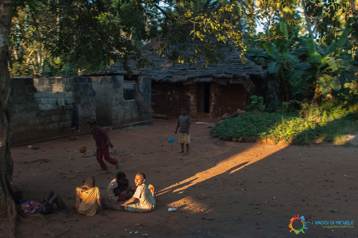 I due volti di #Zanzibar , il bellissimo mare dei resort e la povertà dei villaggi. #Tanzania