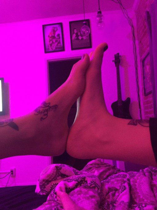 Fun fact... I have huge feet https://t.co/1o5oGqg8PJ<a href="/tag/mitakuyeoyasin"class="tags"><span>#mitakuyeoyasin</span></a>
