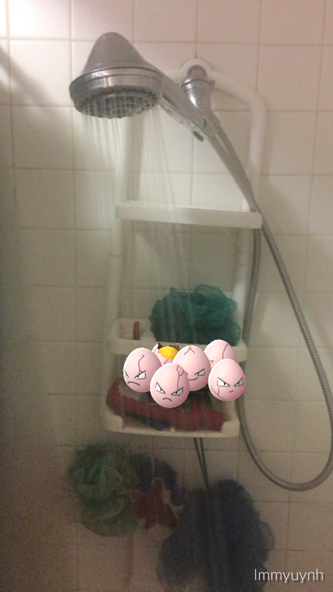 Immyuynh's tweet photo. boi i'm trying to shower 
#PokemonGo https://t.co/L3PWMdvXJL