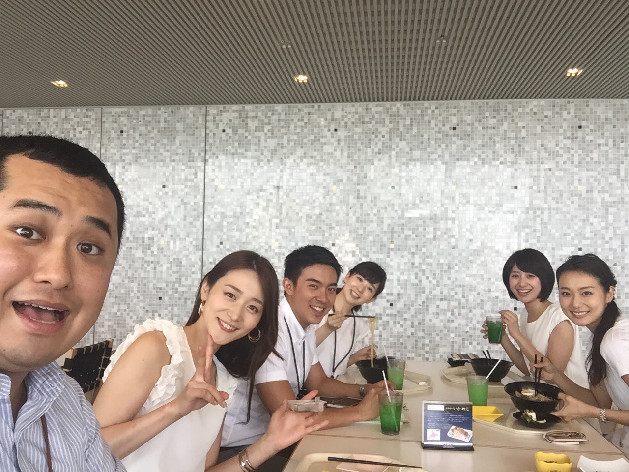 テレビ朝日 アナウンサーズ A Twitter 今日は17卓上カレンダー撮影がありました ノ みんなで社食でランチ 大西 松尾由美子 本間智恵 森葉子 林美沙希 山木翔遥 珍しいメンバー メロンソーダ率高い 囲まれて山木が緊張気味 テレビ朝日 アナウンサーズ A Twitter 今日は17卓上カレンダー撮影がありました ノ みんなで社食でランチ 大西 松尾由美子 本間智恵 森葉子 林美沙希 山木翔遥 珍しいメンバー メロンソーダ率高い 囲まれて山木が緊張気味