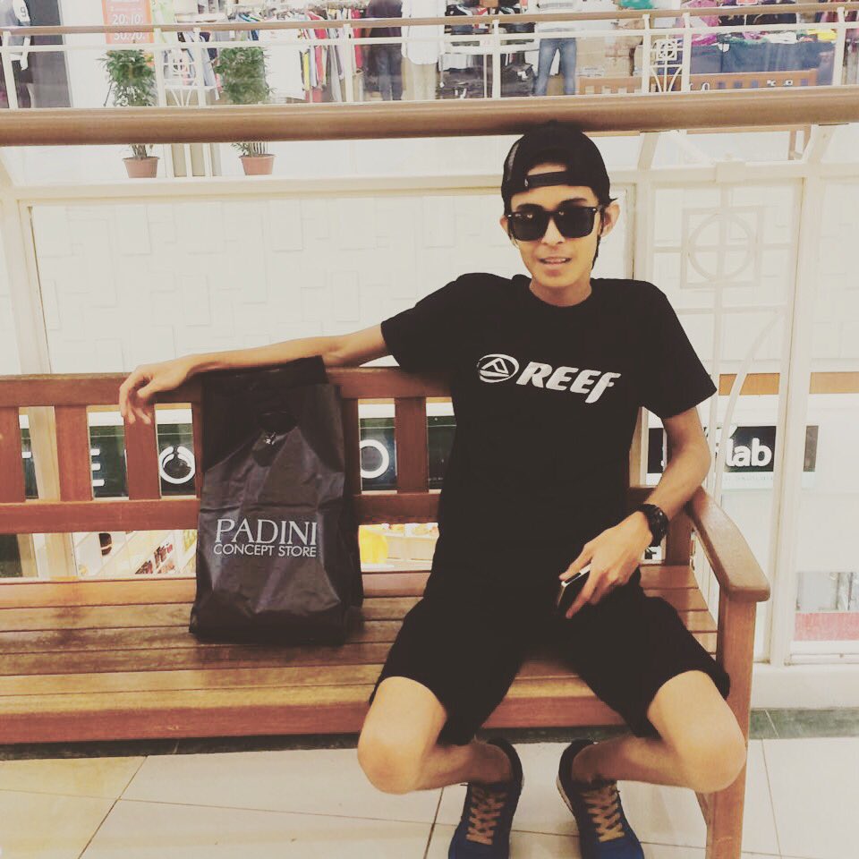 IkhmalHishamII's tweet photo. Shopping lagi derr 🤓 https://t.co/I0jyghMXwH