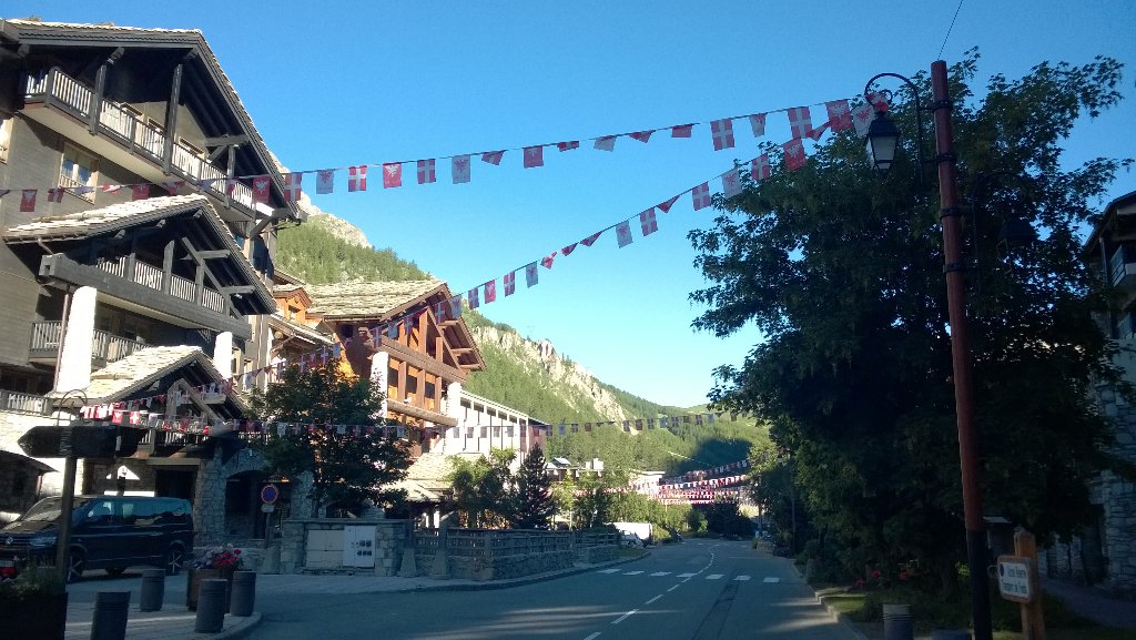 VALAGENCE's tweet photo. Bonjour #valdisere encore une belle journée qui s'annonce https://t.co/o3lJg0yXAM