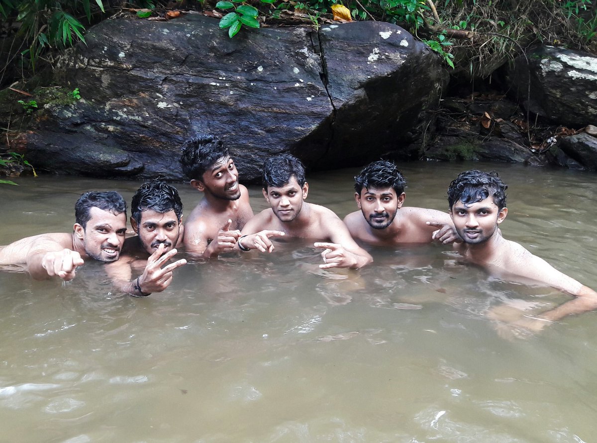 isuru_nuwan_'s tweet photo. Friends..??? NO it's Family https://t.co/wHtoeivTNy