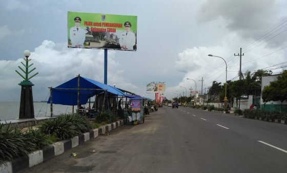 Sepanjang  trotoar Jalan Re Martadinata Tuban saat Lebaran mnjdi pusat pasar kuliner. <a href="/RadioElshinta/">Radio Elshinta</a>  <a href="/lantas_tuban/">Satlantas Polres Tuban</a>