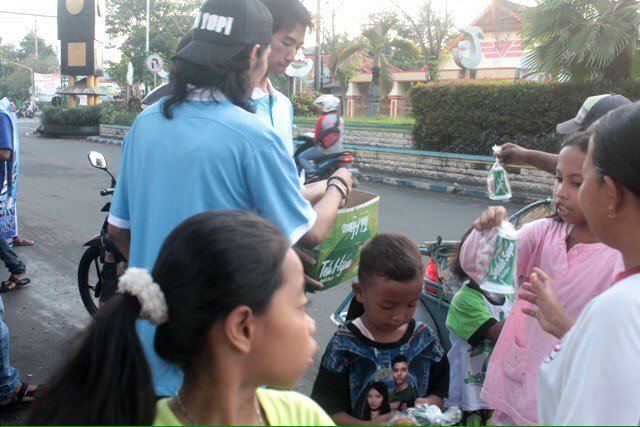 Bagi² takjil &amp; buka  bersama MCSCI BANGKALAN 
<a href="/INA_Citizens/">@INA_Citizens</a> <a href="/ManCity/">Manchester City</a> <a href="/mancityIndo/">Manchester City</a> <a href="/infobangkalan_/">INFO Bangkalan</a> <a href="/MCSCI_EastJava/">MCSCI East Of Java</a>