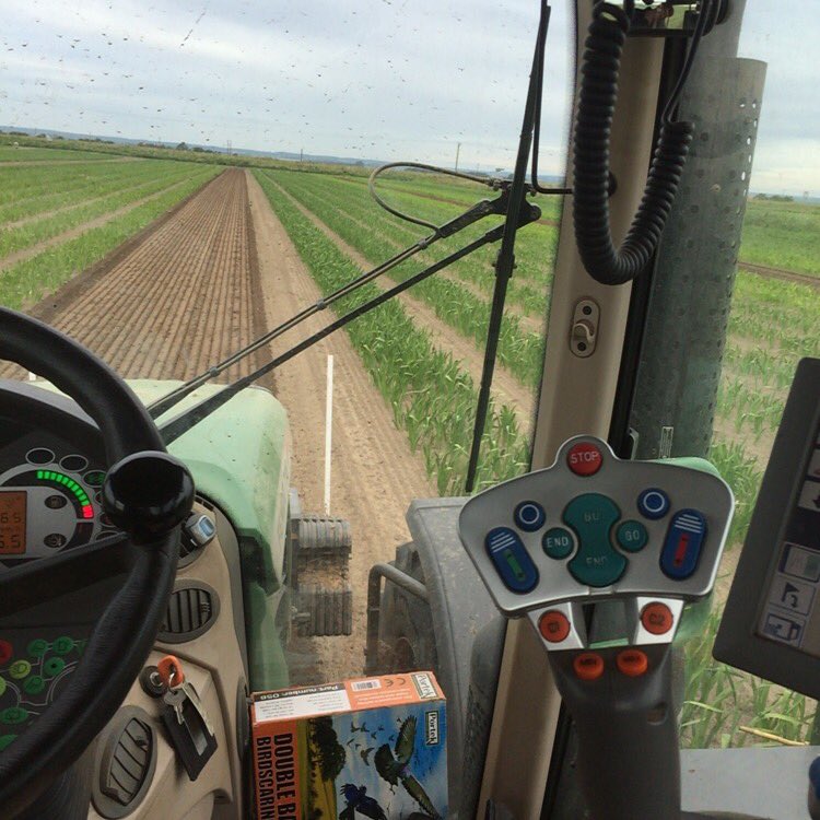 matthews_sam101's tweet photo. GPS farming at its very best! #rtkfarming https://t.co/nPhS4bt5Dw