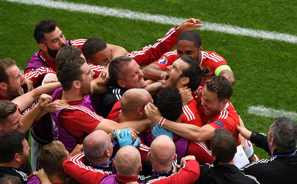 UEFAEURO's tweet photo. Wales...

EURO debutants 👏👏👏
Reach semi-finals 👊
Spirit + unity 💪
National heroes ✔

#WAL #EURO2016 https://t.co/E97xLr3DPq