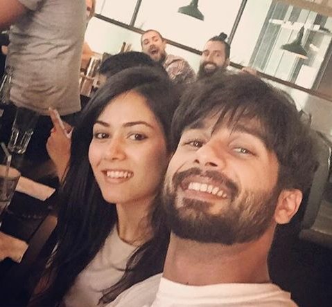 nimraarif23's tweet image. Happyy Happyy Anniversary to the mosttt Adorable +Cutest+loveable  Couple 🎉🎂🎊💃‍❤️‍👩💏 Allah bless youu 💯😘