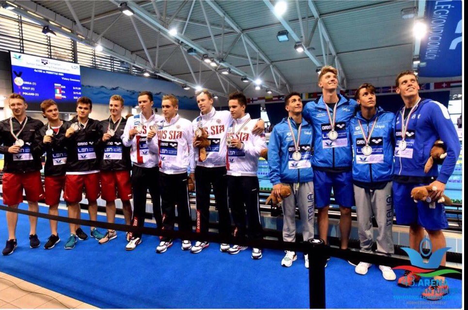 Akronitalia's tweet photo. #EuroJunior2016 #Day1.🏅Argento nella 4x100 sl. Quartetto Miressi, Di Cola, Izzo e @lox98__ . Bravi! 🏊#teamakron https://t.co/dmCOtZxsp4