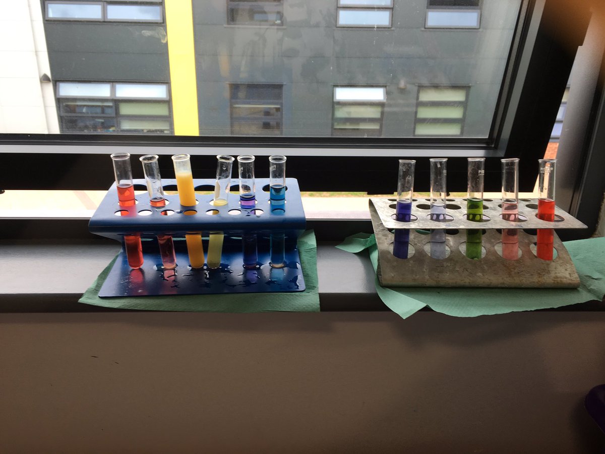 ScienceRamsey's tweet photo. Y10s experimenting with neutralisation reactions #icansmellsulphur #oops #triple science https://t.co/K4v6uWgtEE