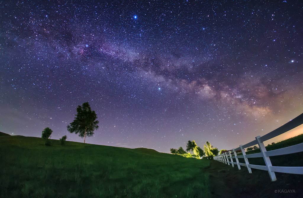 Kagaya 先ほど撮影した七夕の天の川です 写真中央の星が彦星 写真上の明るい星が織姫星です その間を横に流れる白い帯が 天の川 満天の星を求めて北海道までやってきました 北海道美瑛町にて T Co Wqc5kckto4 Twitter