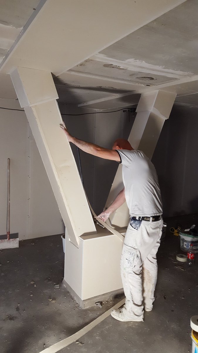 Gebr_van_Boxtel's tweet photo. Even een paar hoekjes stellen. Volgende week spackspuiten...
#stukadoor #spuiter https://t.co/TaBNKN1Fyh