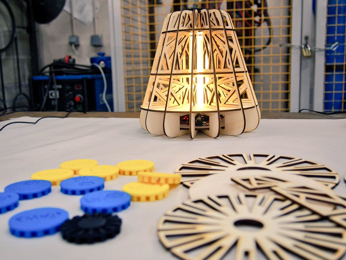 Vous voulez apprendre à faire cette jolie #lampe ? Contactez-nous! :-) #fablab #lasercut #3dprinting #electronics