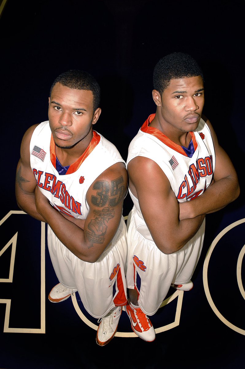 ClemsonMBB's tweet image. #TBT: Trevor &amp;amp; Devin Booker in 2009. #Clemson #BookerBoyz #Bookends
