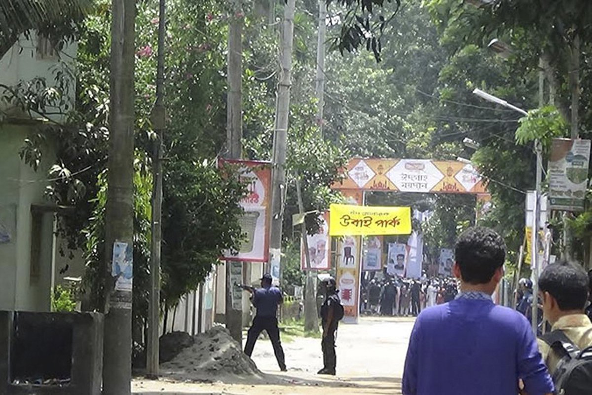 VICENews's tweet photo. Another deadly attack in Bangladesh, on the holiday ending Ramadan https://t.co/1sNxZTRjM2 https://t.co/xSjVsTyOIe