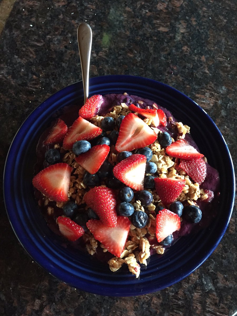 GoddessVegan's tweet photo. A summer of smoothie bowls! https://t.co/7GciigSZ77