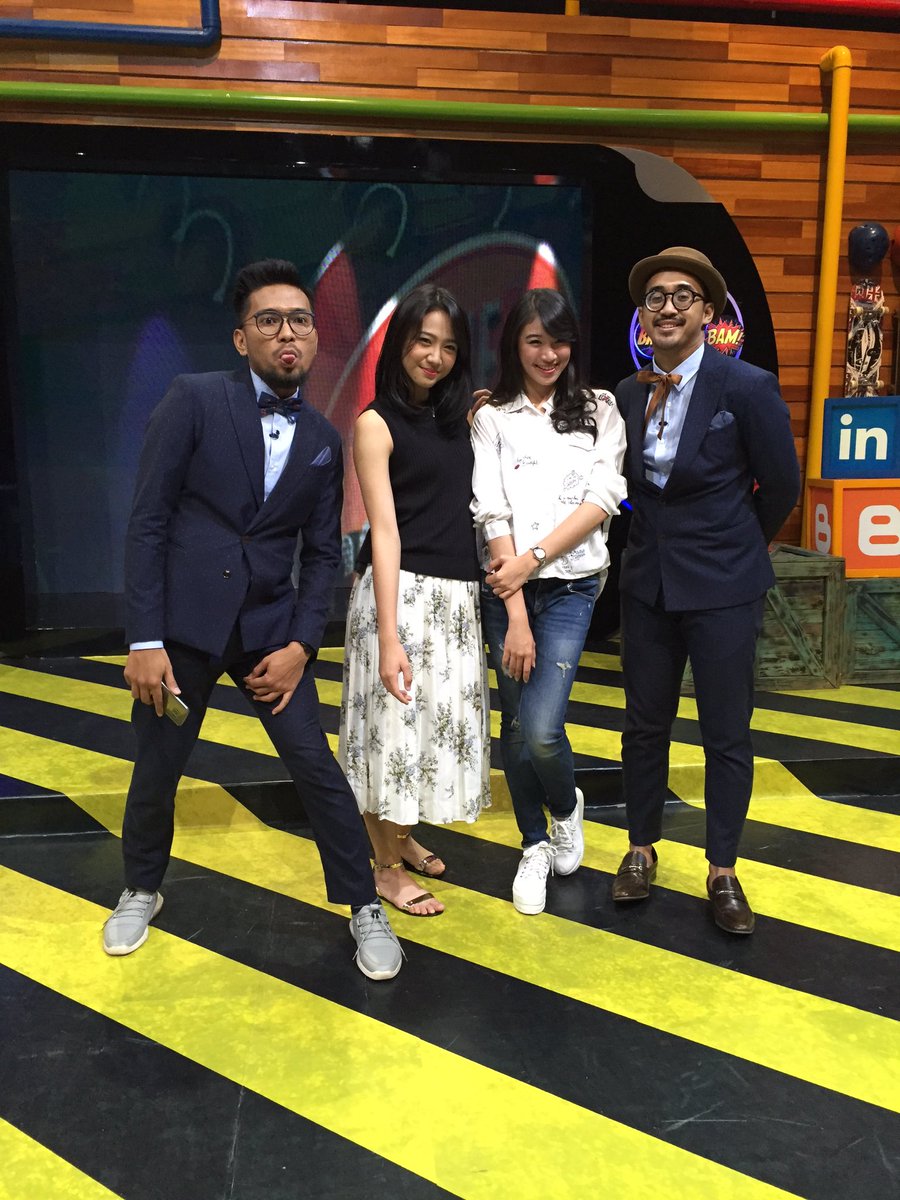 Duh untung udah gak puasa, gemes liat dua #BidadariMimin ini @shaniaJKT48 <a href="/N_ShaniJKT48/">Shani Indira</a> 😍nanti malem ada mereka loh🙊