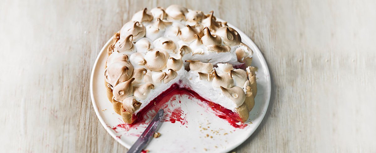 olivemagazine's tweet image. We&apos;ve given meringue pie a raspberry twist: buff.ly/29iqHyM #raspberryday #pudding #meringuepie