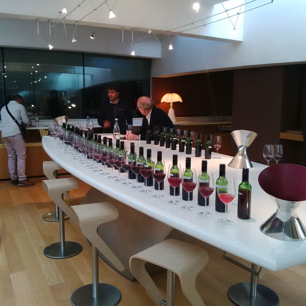cosmingrozea's tweet photo. Anunt degustare: Champagne, Tempier Rose, Rioja, Burgundia, Bordeaux https://t.co/QYTQfePRVY https://t.co/Jjc2S1lTUp