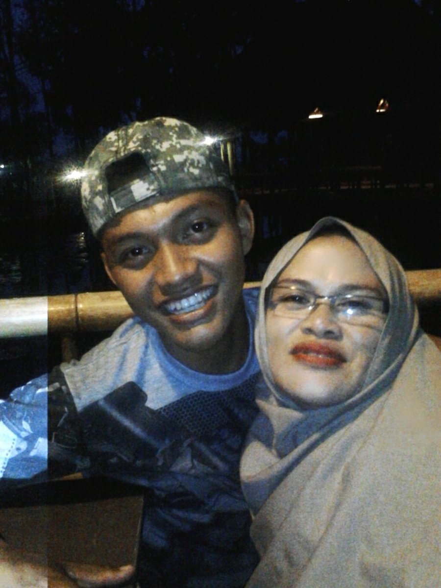 cagurdamara's tweet photo. I lobe you mom :* https://t.co/C1fzfq7OJX
