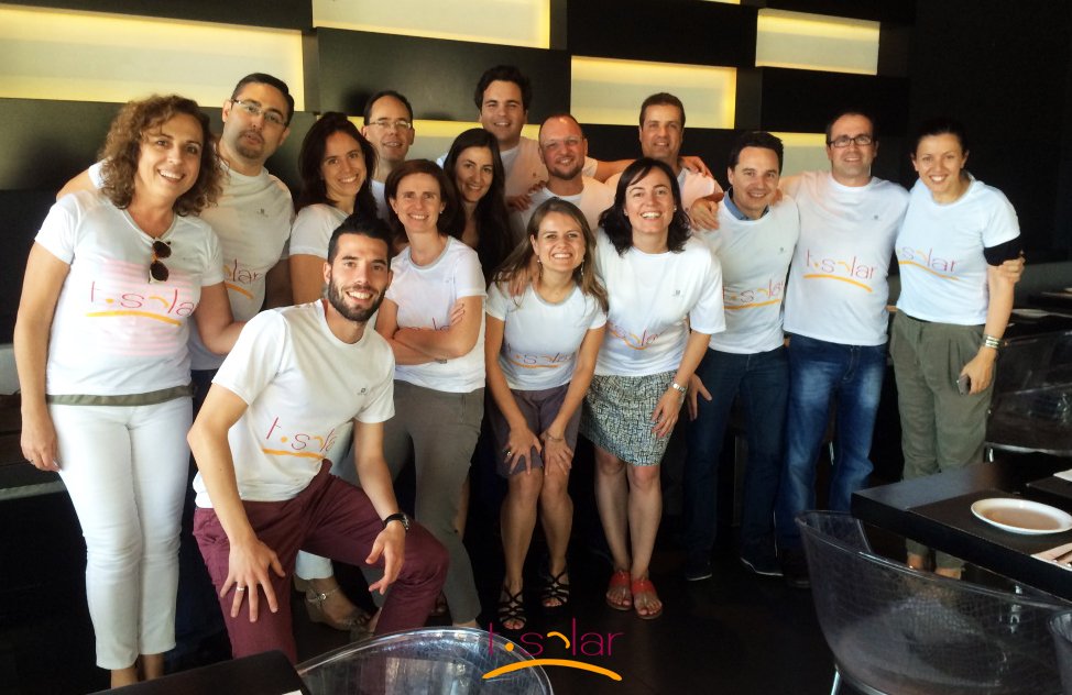 TSolarPV's tweet photo. Una tarde de ocio en equipo #TSolarTeam #Bolos ¿Quién ganaría? https://t.co/36hE0elndd