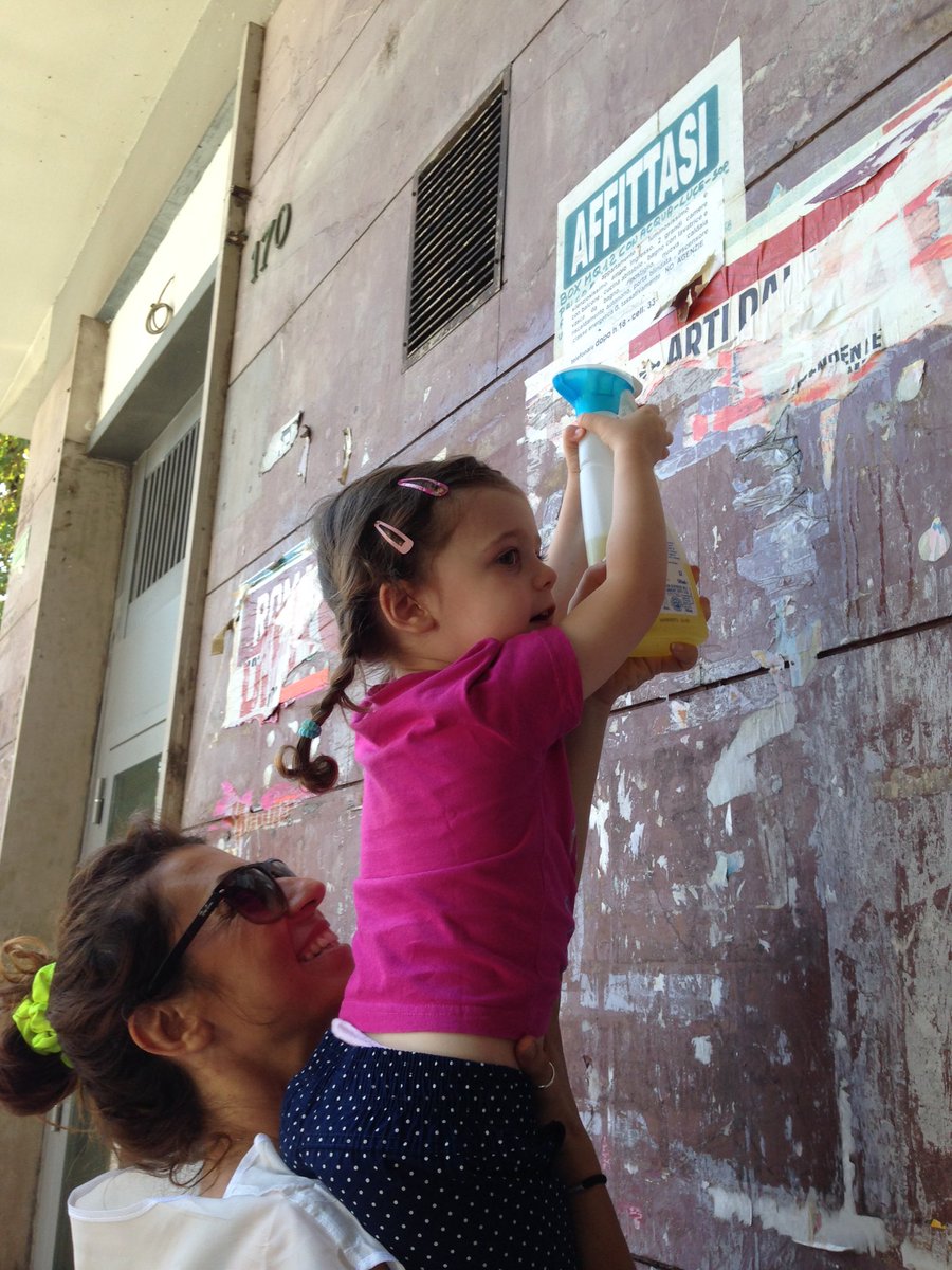 Tutti, ma proprio tutti possono dare una mano! <a href="/EulabConsulting/">Eulab Consulting</a> con <a href="/Retake_Roma/">Retake Roma</a> per pulire la Capitale #roma