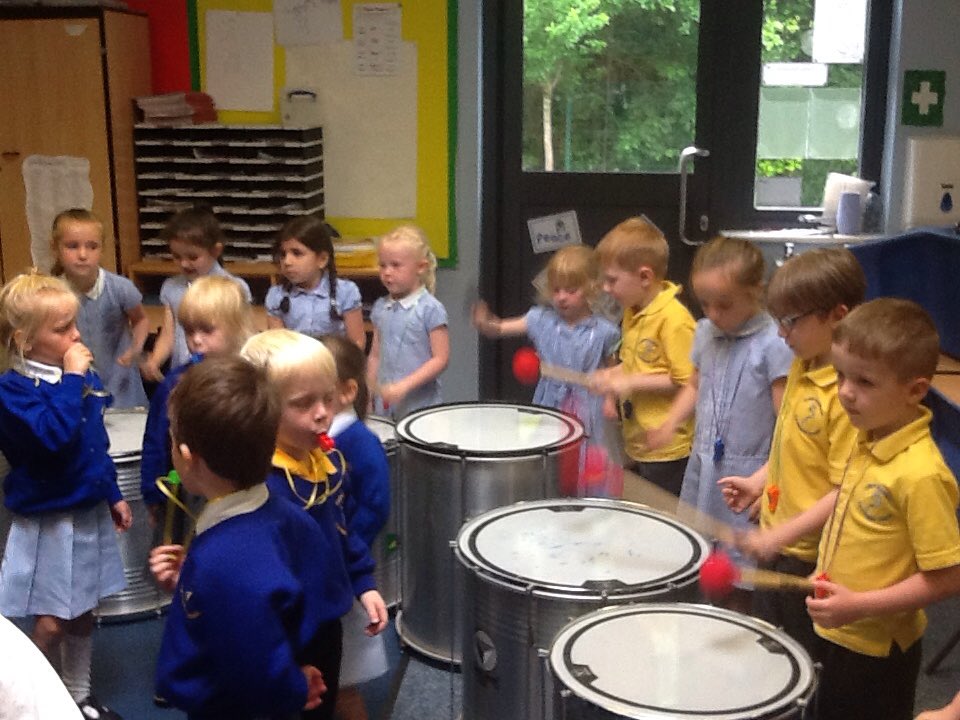 MissAldisClass's tweet photo. This morning we have had fun learning to play the samba drums #Rio #carnival https://t.co/LRNv68YeMM