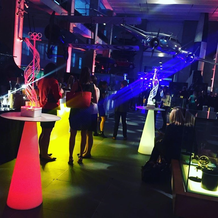 TableArtUK's tweet photo. Gary attended the #sw7sciencemuseum showcase event with a collection of Olympic swirls for @scm_events https://t.co/ycA1gMmyYU