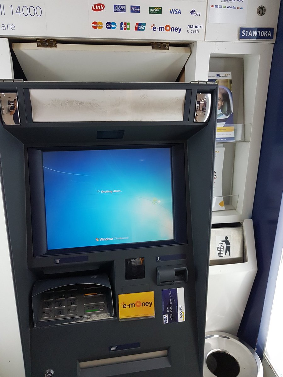 freeyudis's tweet photo. @mandiricare HELP parah nih, abis transaksi ATM malah nge-hang terus shutting down, kartu gw masih di dalem. https://t.co/fuDoE2uIvS