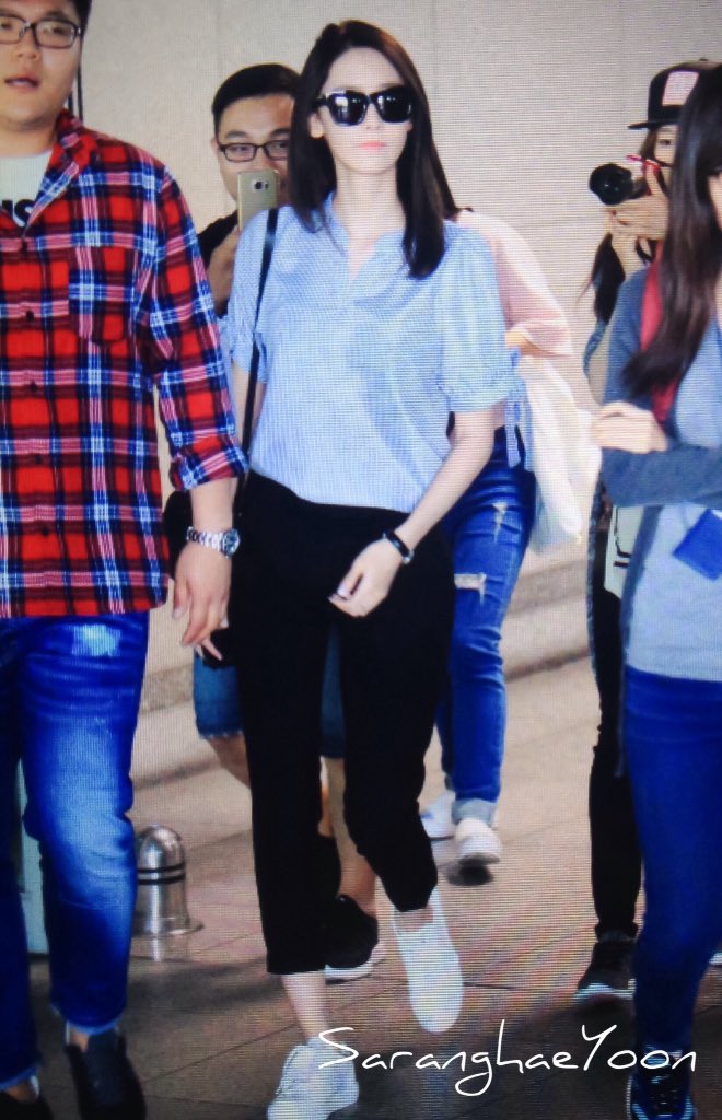 [PIC][07-07-2016]YoonA trở về Hàn Quốc vào chiều nay CmwJ86ZUIAAie8M