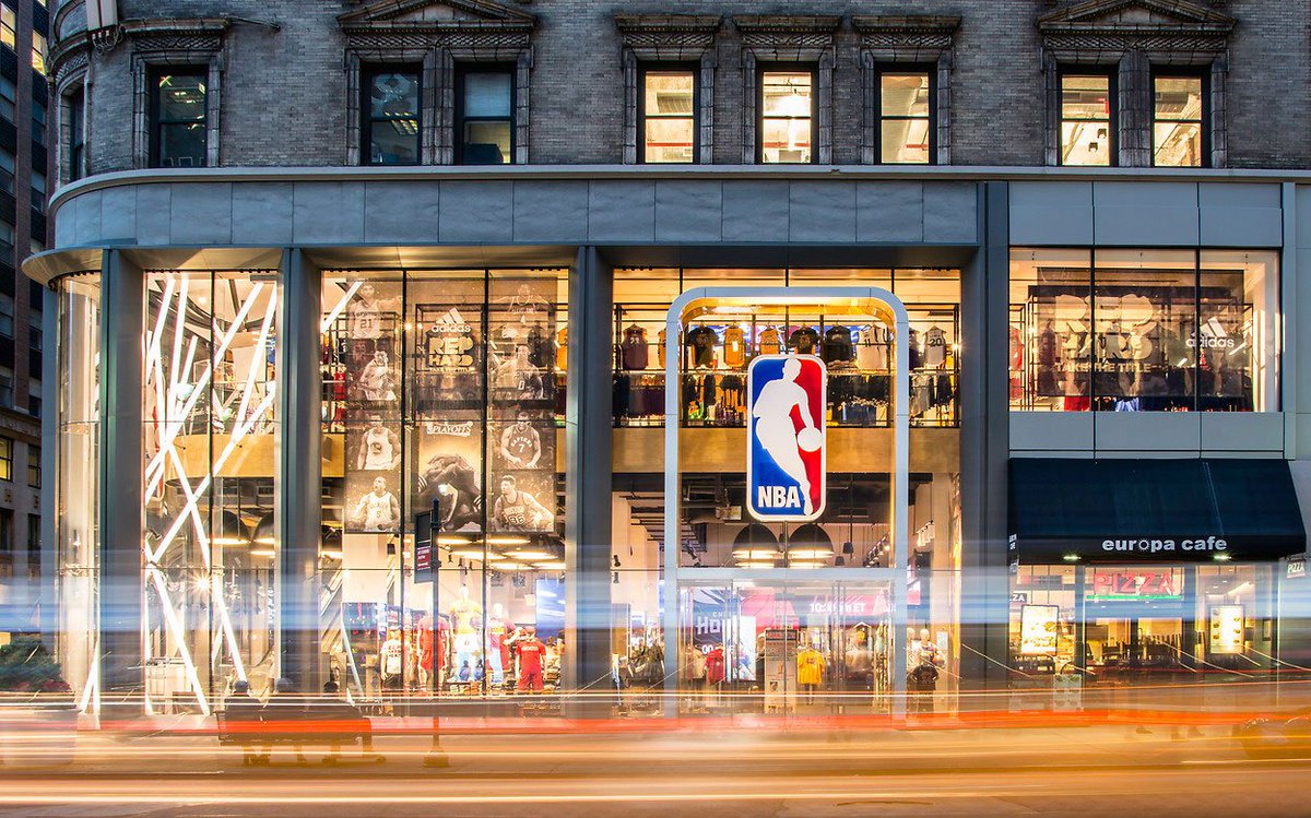 crossmarks's tweet image. MUST SEE: NBA vertaalt succesvolle online store naar flagshipstore in New York... #mustsee bit.ly/29yALU3