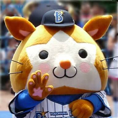 Denaベイスターズマスコット スターマン 熱中症か暑さでダウンし係員に抱えられ運ばれる Togetter