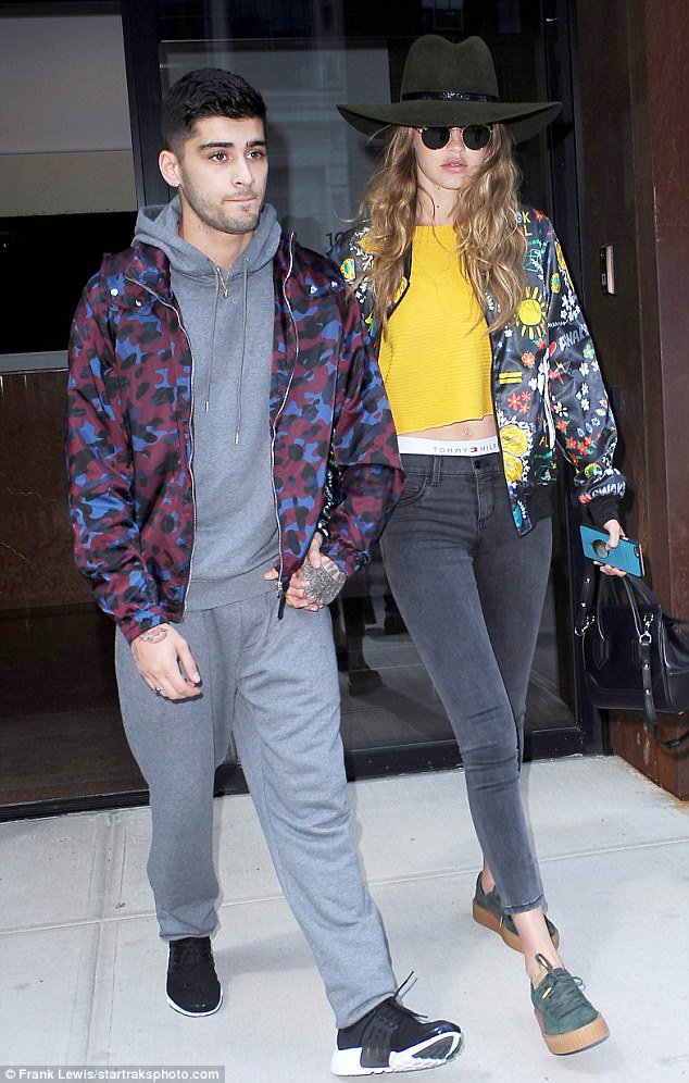Gigi Hadid Beau Zayn Malik Cute Outfit Match Walk Hand Hand
