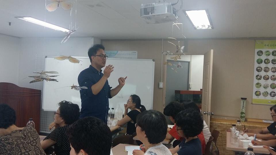 csj2529gmailco1's tweet image. 오랜기간 성남시에서 준비한 제1회 아토피 생활환경지도자 양성 아카데미가 양지동 주민센터에서 40여명의 참여 속에 첫 출발을 하였고 알차게 진행됐습니다. #성남시 #환경정책과 #아토피_없는_성남