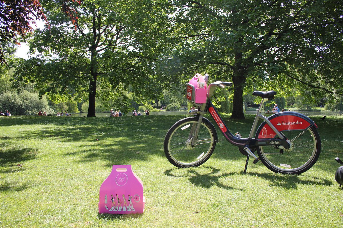 brigitsbakery's tweet photo. You bring your own weather to the #picnic 🤗🍰🍾🍴 #BBbag #Yummy https://t.co/fsThO5lZhW