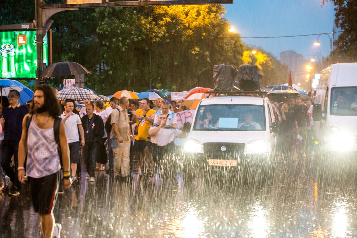 MKColorful's tweet image. Фотки од вчерашните 06.07 протести на силното невреме
flickr.com/photos/fosim/s…
Фото: Ванчо Џамбаски #ШаренаРеволуција