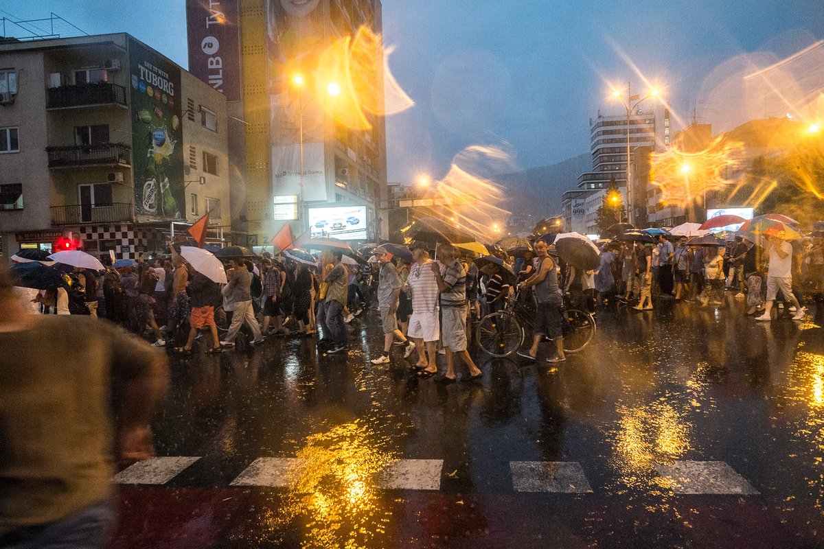 MKColorful's tweet image. Фотки од вчерашните 06.07 протести на силното невреме
flickr.com/photos/fosim/s…
Фото: Ванчо Џамбаски #ШаренаРеволуција