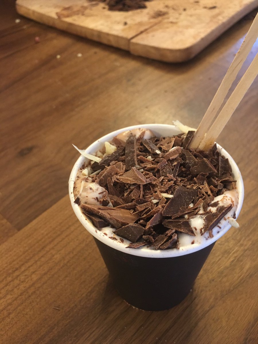 hellobexross's tweet image. Apparently today is #WorldChocolateDay so I'm celebrating with a mocha from @DarkSugars 🎉🍫☕️