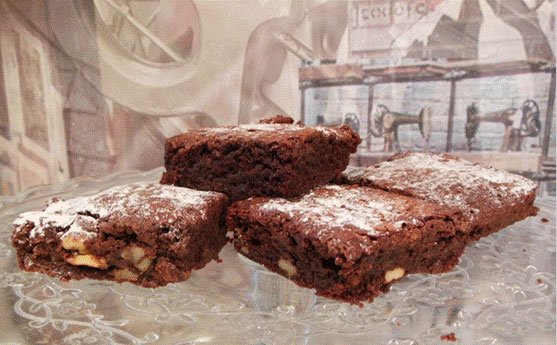 It's #WorldChocolateDay! Check out <a href="/AlexeevaJones/">Alexeeva&Jones</a>' top #brownie baking tips: theresident.co.uk/food-drink-lon… #NottingHill