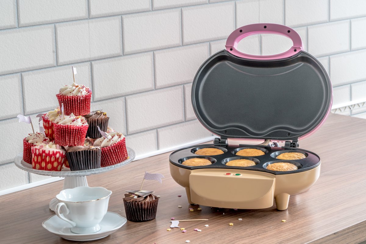 JMPForTheHome's tweet image. Are you a keen baker? Our cupcake maker is a great piece to have in any kitchen #cupcake goo.gl/C7IZHS