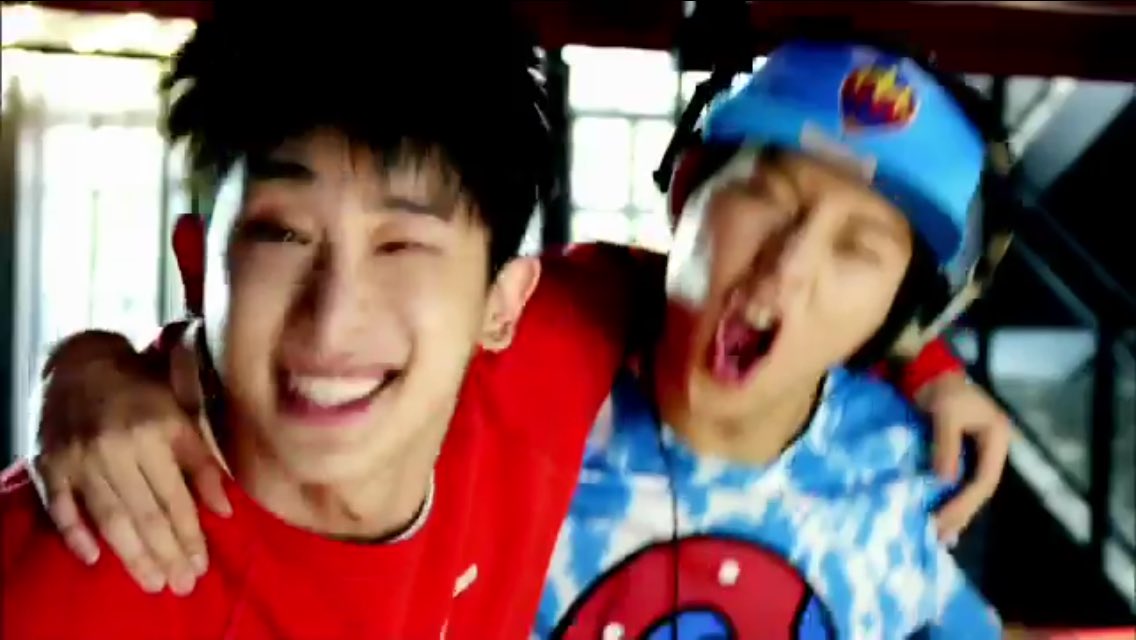 Nn0ra_X's tweet photo. They were wearing the same outfit for their #Deokspatch episode ๐ณ https://t.co/ucEX7fZbfA