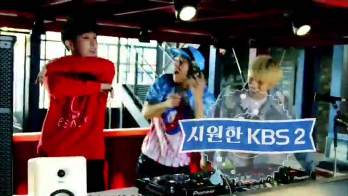 Nn0ra_X's tweet photo. They were wearing the same outfit for their #Deokspatch episode ๐ณ https://t.co/ucEX7fZbfA