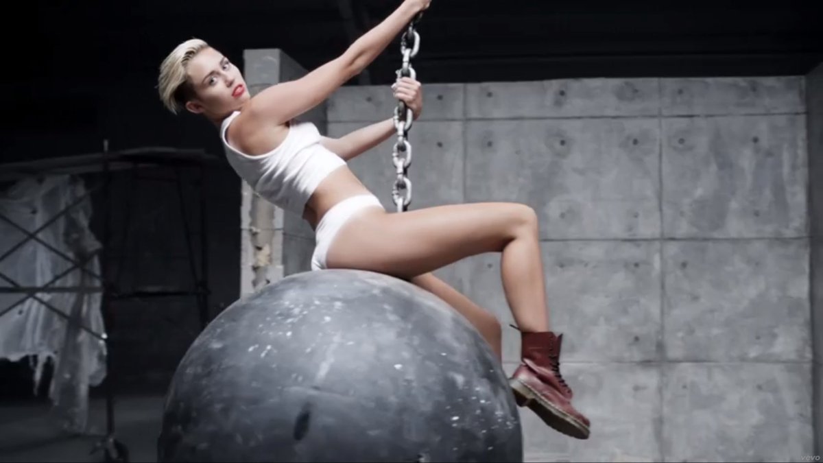 TheLoopAu's tweet image. Think @MileyCyrus should win this week's #LoopOff? Vote #LoopOffMiley.