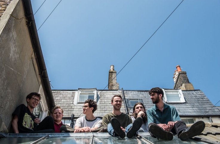 NoiseyMusic's tweet photo. The @echochamprecs house proves Brighton is better than London for DIY bands: https://t.co/kUHaPGz515 https://t.co/efLm60Gejg