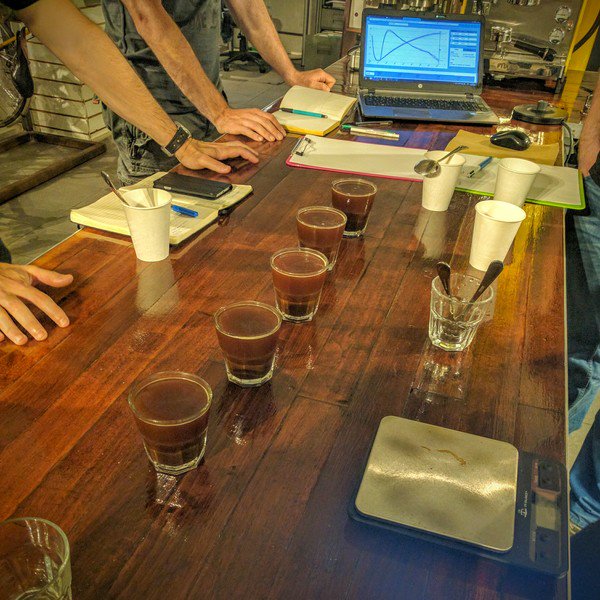 beanthereat's tweet photo. Our fab introduction to roasting afternoon at @PrufrockCoffee with @FlyingLumber: https://t.co/iul57vGaTl https://t.co/C4fz7ITs47