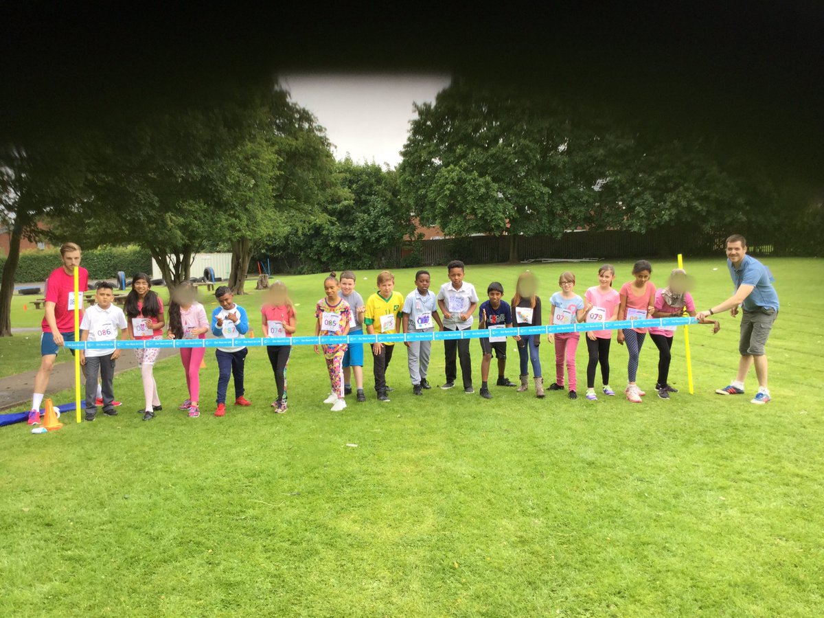 Year 5 are on the starting line &amp; raring to go! #raceforlife <a href="/CR_UK/">Cancer Research UK</a>