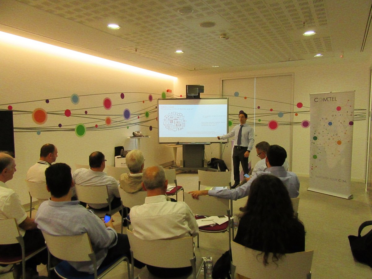 GiuliaRamera's tweet image. #BlitzDay grazie @mauro_rizzi per l&apos;ottima #lezione di #DataNetworking @ALUE_Italia