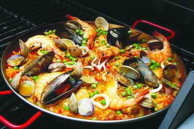 MUST TRY: SEAFOOD PAELLA - its selling like there's no tomorrow! Hurry!! <a href="/crunchybelly/">Carlo's Kitchen</a> <a href="/Tiendesitasph/">Tiendesitas</a>