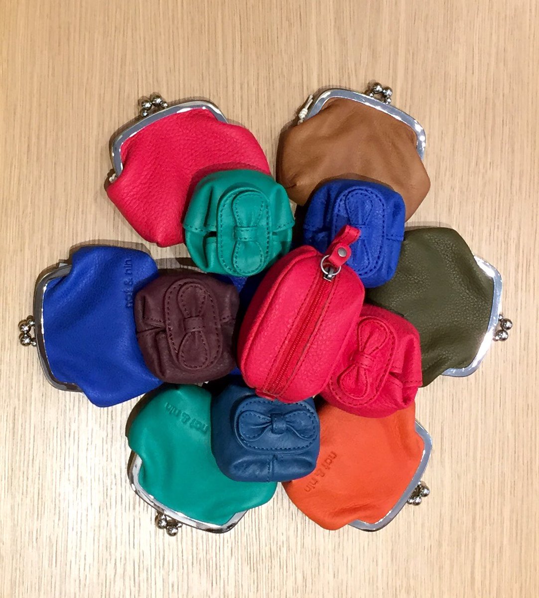 MadeByMoiParis's tweet photo. [ purse fever ] Top départ pour la 2ème démarque des #soldes2016 , la petite maroquinerie #nat&amp;nin vous attend! 👛😍 https://t.co/ge3r32ILeb