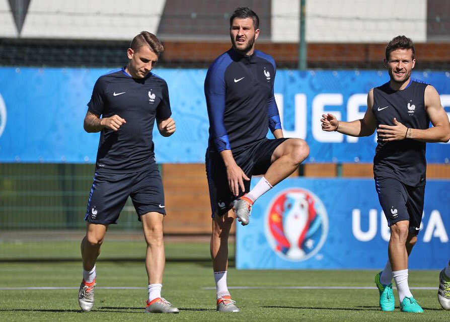 LucasDigne's tweet photo. Prêt pour ce soir avec @10APG  et @YCabayeofficiel 😜🇫🇷🇫🇷🇫🇷.  #FiersdetreBleus https://t.co/11dAYZaVJb